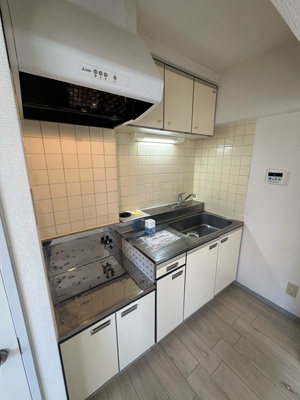 【キッチン】 | 梶ヶ谷アネックス | ガスコンロ設置可能のキッチンです☆ご自身でお好きなタイプのガスコンロをご用意いただけます！場所を取るお鍋やお皿もたっぷり収納できてお料理がはかどります！