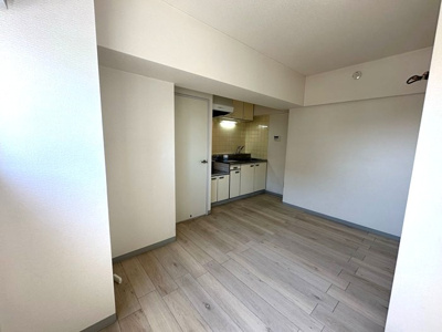 【居間・リビング】 | 梶ヶ谷アネックス | ダイニングキッチン6帖☆キッチン側からの眺めです♪椅子とテーブルを囲んで家族団欒の時間を過ごせます♪