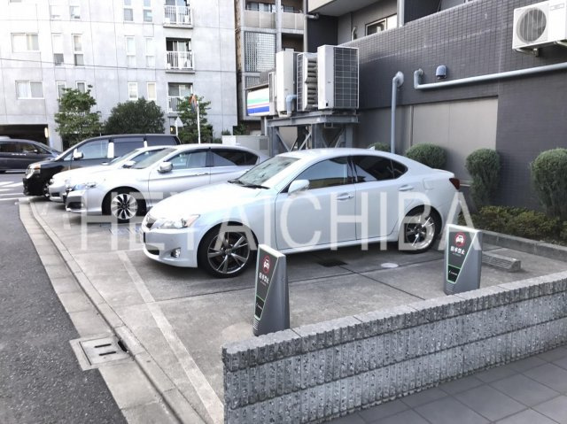 コンフォリア町屋の駐車場