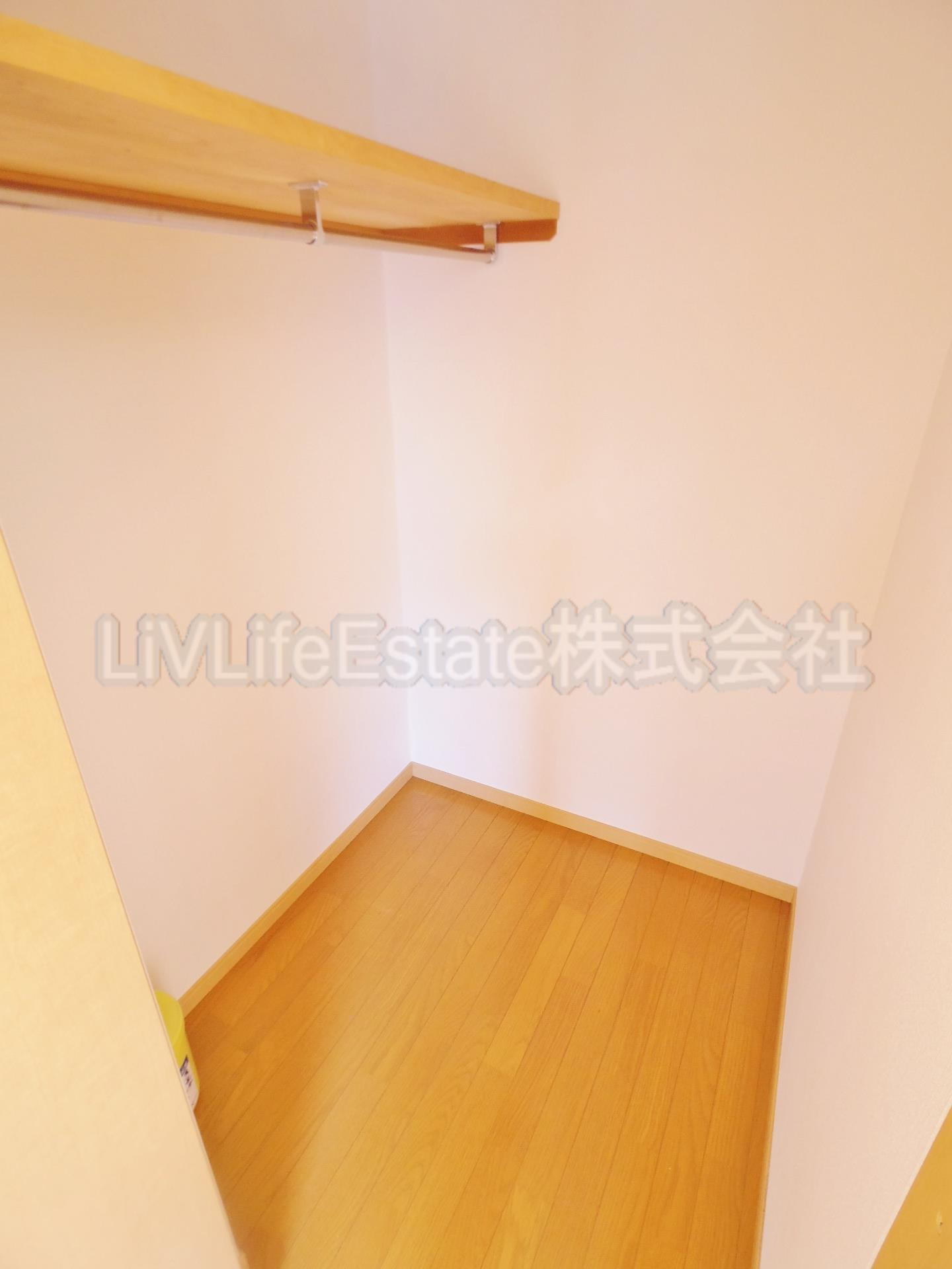 小平市花小金井１丁目のアパートの収納