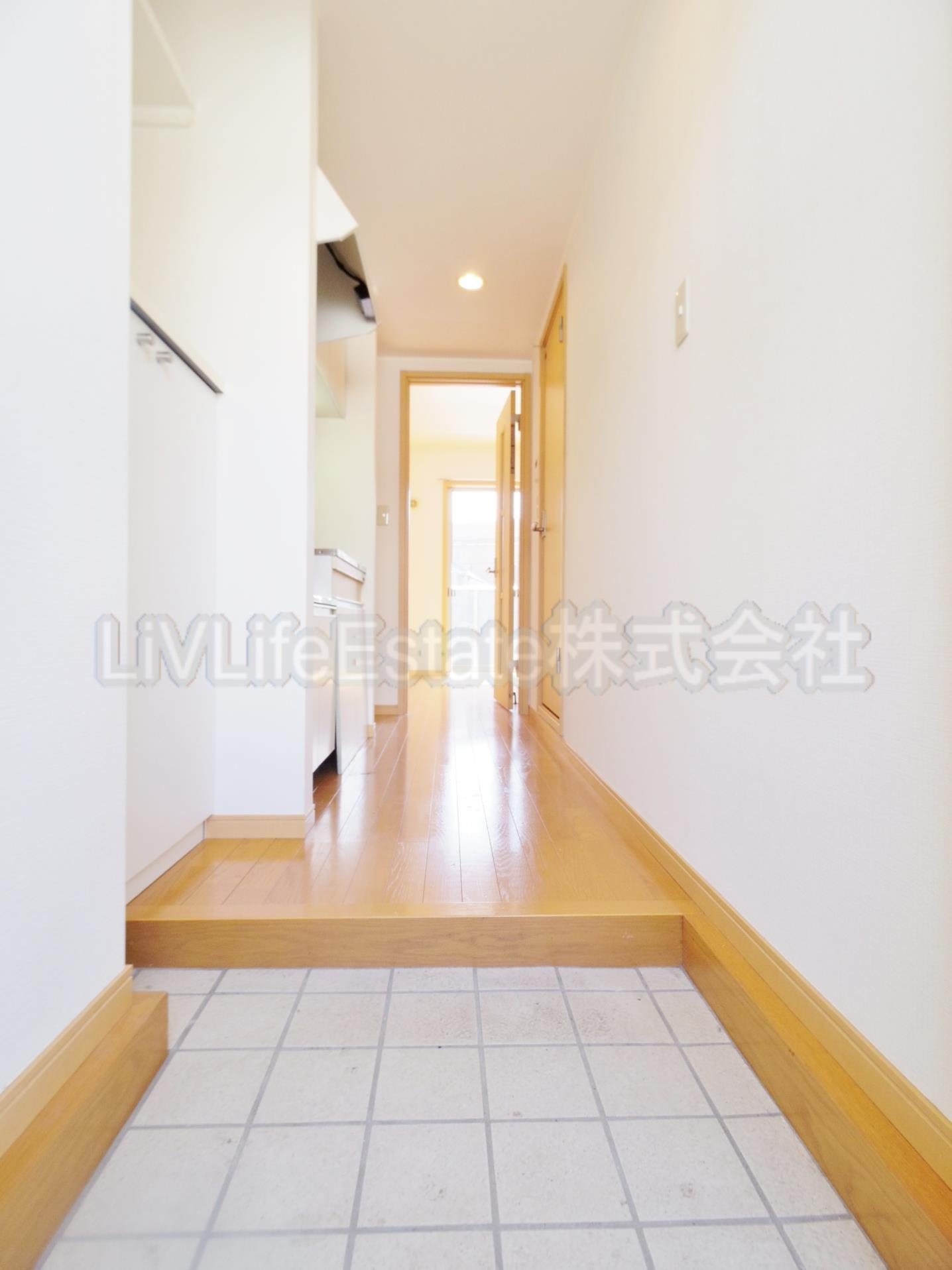 小平市花小金井１丁目のアパートの玄関