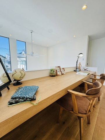 HAMATAKE MODERN TERRACE ― 南西角地に佇む、光と余白の湘南邸 ―のキッチン