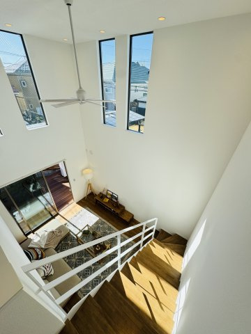 HAMATAKE MODERN TERRACE ― 南西角地に佇む、光と余白の湘南邸 ―のキッチン