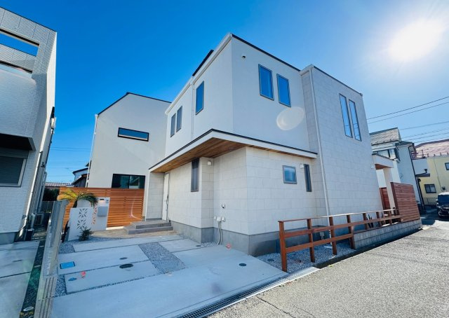 HAMATAKE MODERN TERRACE ― 南西角地に佇む、光と余白の湘南邸 ―