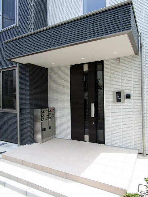 Ｍｏｍｉｊｉ　下北沢のエントランス|オートロック付きのエントランス