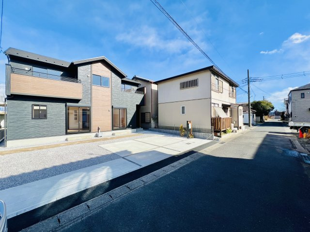桐生市広沢町の前面道路含む現地写真|車の通りも少ないので、駐車が苦手な方にもおススメ◎