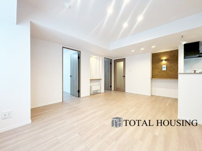 【居間・リビング】 | パルク宮の沢イースト | ご家族みんなで長い時間を過ごすリビングは一番居心地のいいものであって欲しいですね。開放感のある広々リビングに光と風を呼び込みます。収納も多く快適な住空間を実現します。