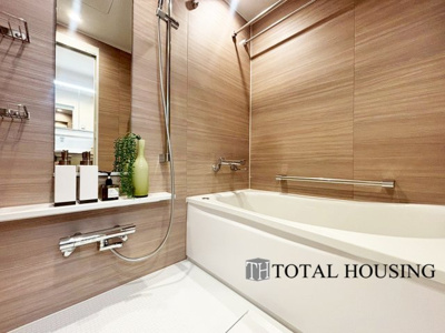 【浴室】 | パルク宮の沢イースト | 乾燥機付きの浴室は雨の日でも洗濯物が干せるので、忙しい共働きのご家庭では大活躍です。