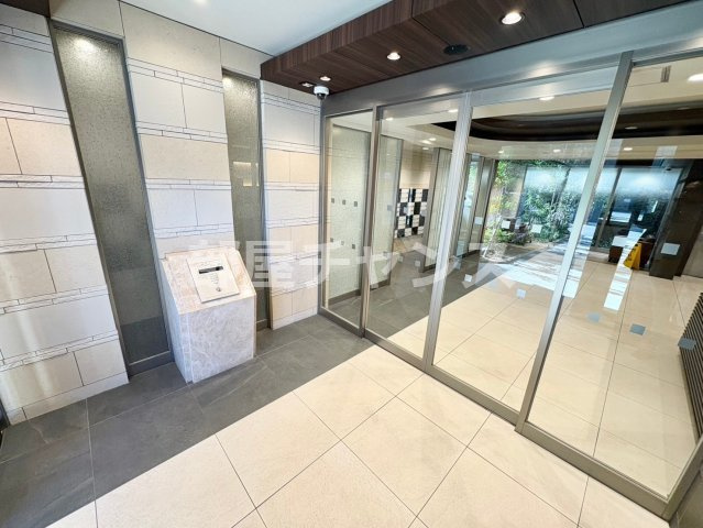 アドバンス名古屋モクシーのエントランス