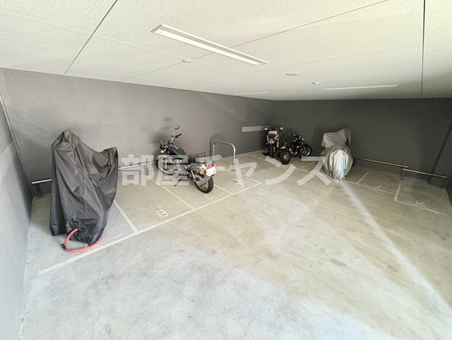 アドバンス名古屋モクシーの駐車場