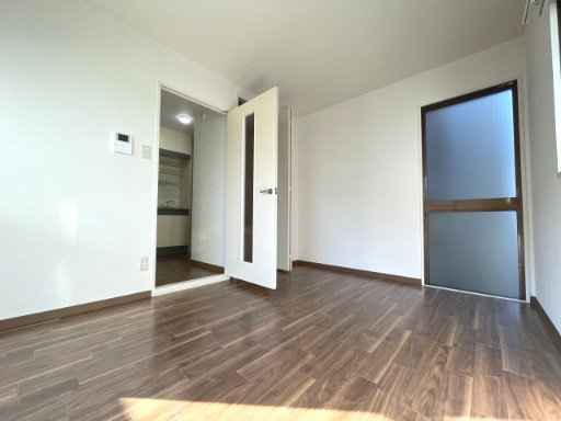 メゾンド売布の居間・リビング|洋室6帖です