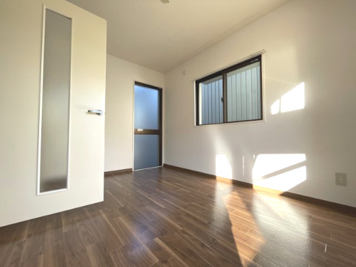 メゾンド売布の居間・リビング|三面採光の為室内が明るいです