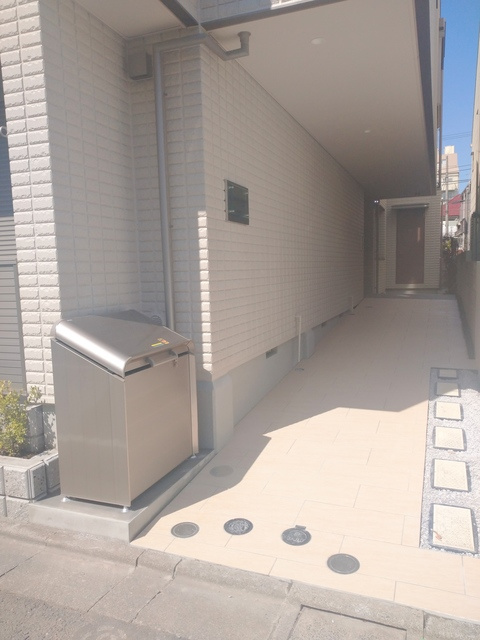 リュ　デ　セリジエのエントランス|★エントランス★