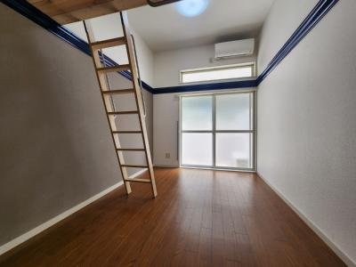 嵯峨野レジデンスの居間・リビング|洋室