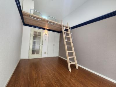 嵯峨野レジデンスの寝室|洋室