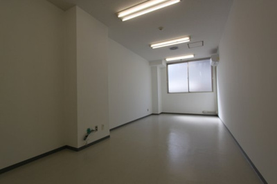 【内装】 | 新仙台駅前ビル | 床はタイルカーペット張りとなります。