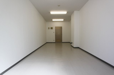 【内装】 | 新仙台駅前ビル | 床はタイルカーペット張りとなります。
