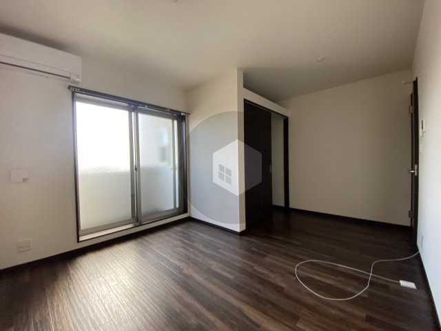 ラージヒル長瀬EASTの居間・リビング