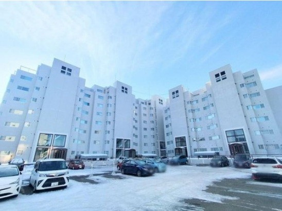 ロイヤルシャトー新札幌の外観