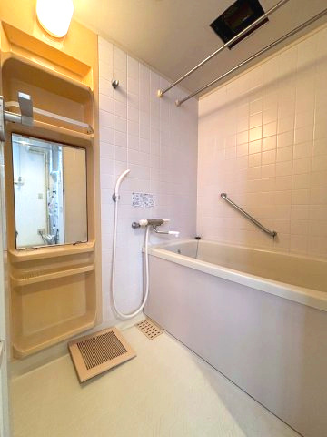 ロイヤルシャトー新札幌の浴室