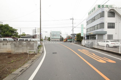 【前面道路含む現地写真】 | 本町５丁目土地 | 北西側道路