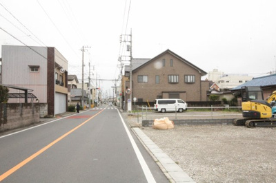 【前面道路含む現地写真】 | 本町５丁目土地 | 南東側道路