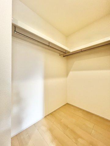 磐田市池田　第1期　2号棟の収納|衣類をたっぷり収納できるウォークインクローゼットが完備されています。