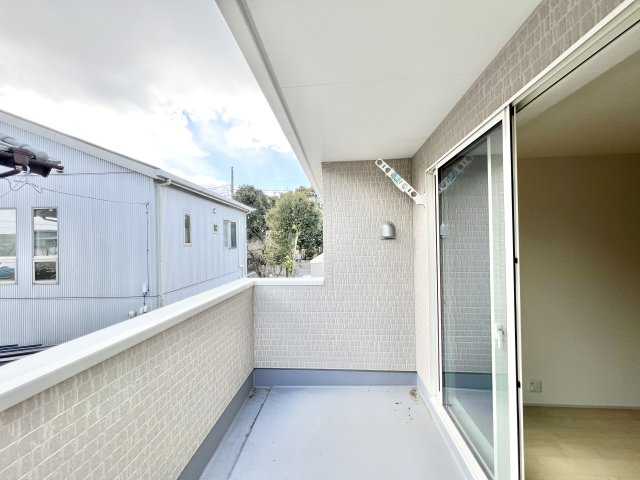 磐田市池田　第1期　2号棟のバルコニー|物干し金物付きで、毎日のお洗濯に便利なバルコニーです。