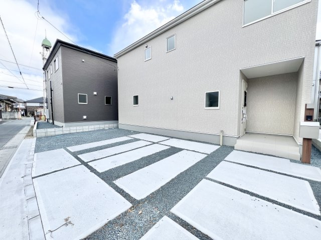 磐田市池田　第1期　2号棟の駐車場|車種によりますが、駐車3台可能です。