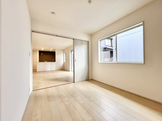 磐田市池田　第1期　2号棟の洋室|1階　LDKにつながる約5.25帖の洋室です。