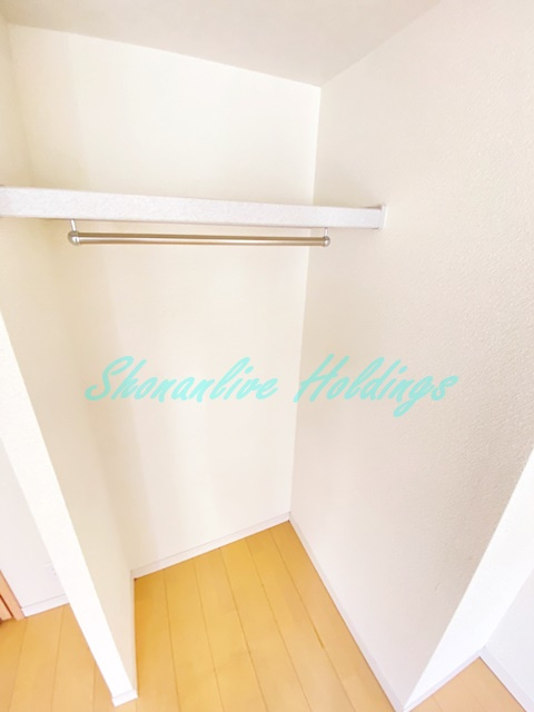 ミラベル三春町の収納|ポール付きで使い勝手の良い収納スペース♪