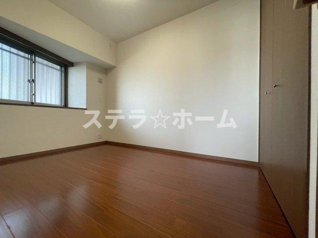 サンクタス豊中上野坂の洋室|落ち着いた色調の洋室です