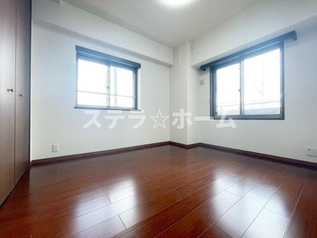 サンクタス豊中上野坂の洋室|落ち着いた色調の洋室です