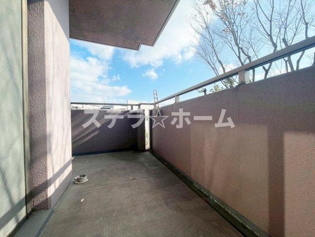 サンクタス豊中上野坂のバルコニー|バルコニーからの眺めを楽しみながら食事をしませんか