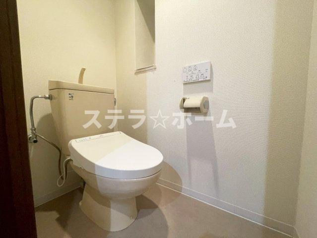 サンクタス豊中上野坂のトイレ|落ち着いた色調のトイレです