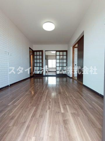 ゴールデンハウス小坂井の居間・リビング