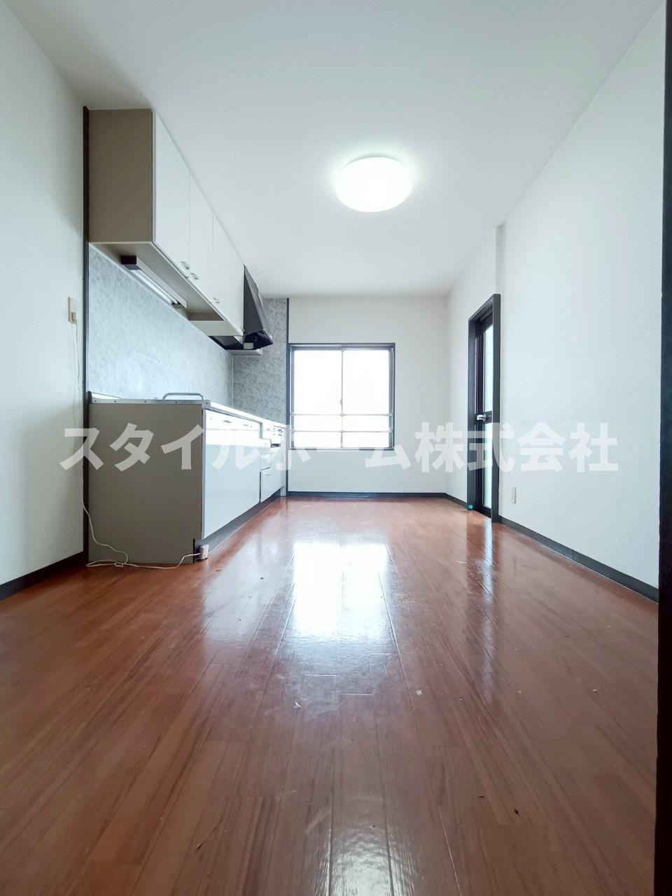 ゴールデンハウス小坂井の居間・リビング