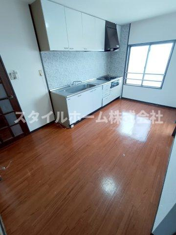 ゴールデンハウス小坂井の居間・リビング