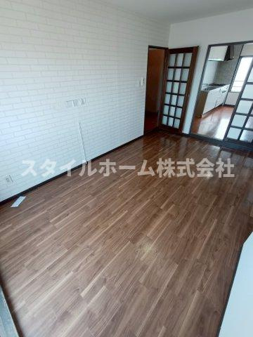 ゴールデンハウス小坂井の居間・リビング