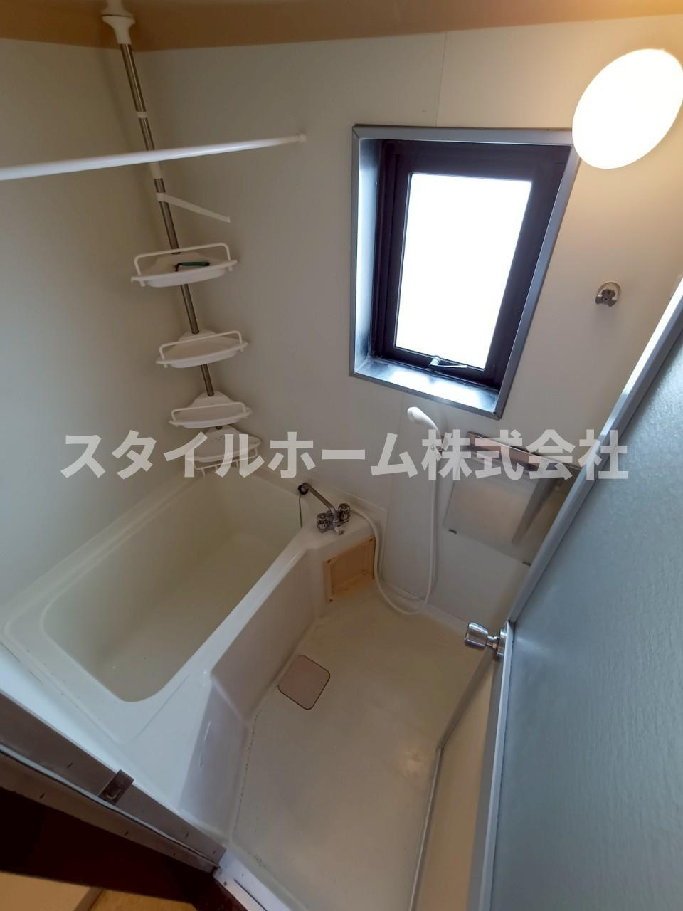 ゴールデンハウス小坂井の浴室