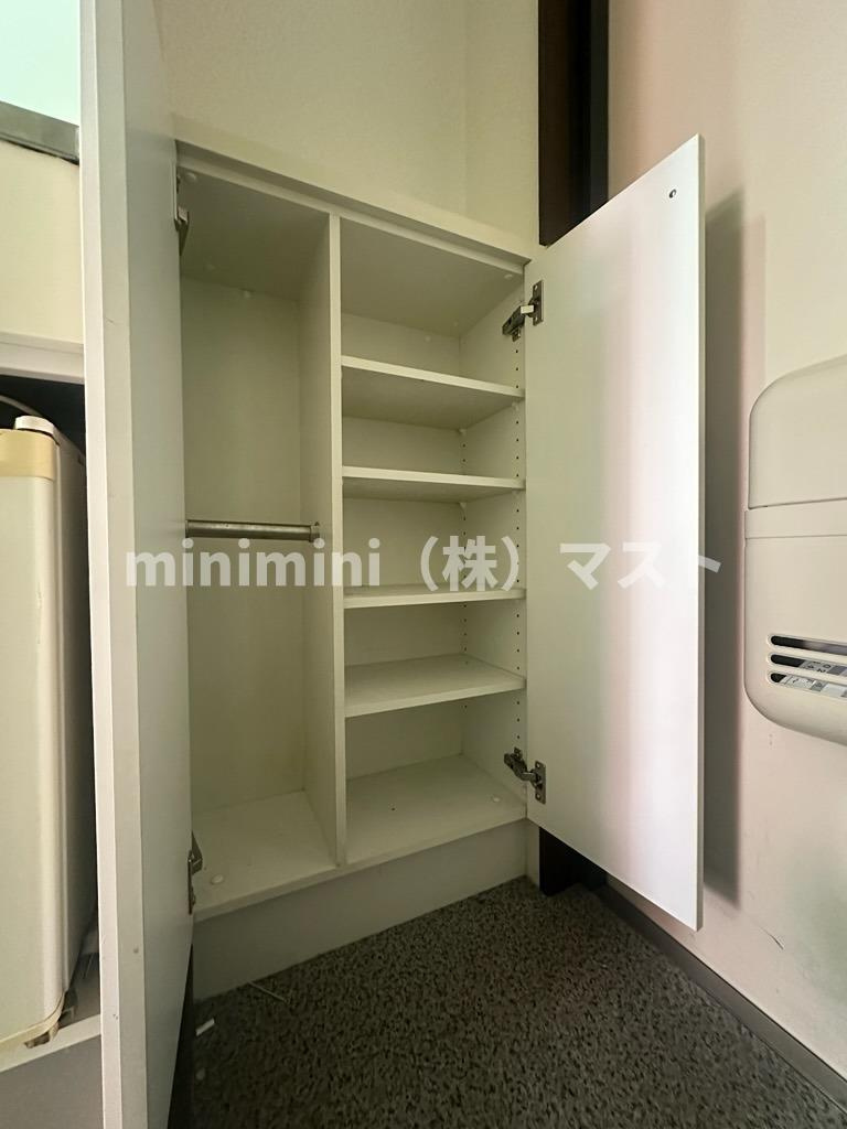 大阪市浪速区桜川２丁目の賃貸マンションの収納