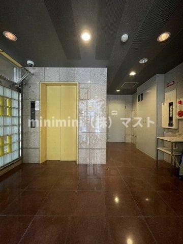 大阪市浪速区桜川２丁目の賃貸マンションのロビー