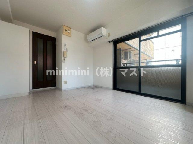 大阪市浪速区桜川２丁目の賃貸マンションの居間・リビング