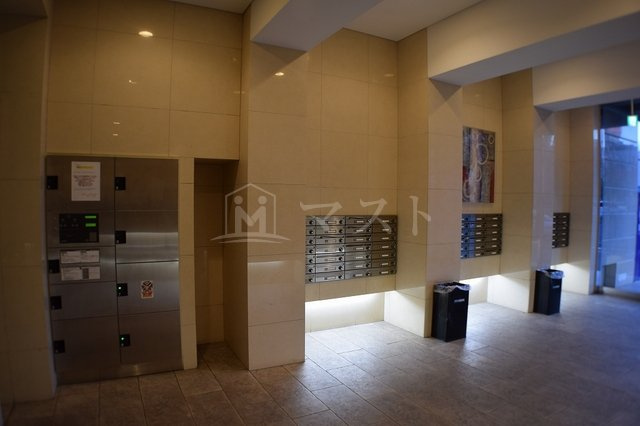 大阪市浪速区幸町３丁目の賃貸マンションのロビー