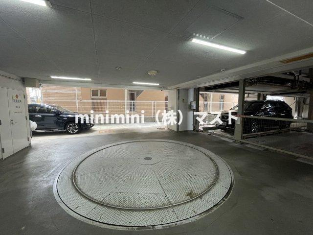 大阪市浪速区元町３丁目の賃貸マンションの駐車場