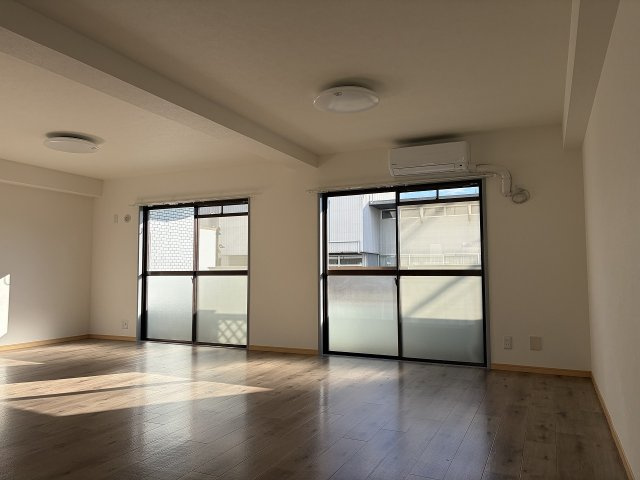 【居間・リビング】 | 一宮市森本３店舗・事務所