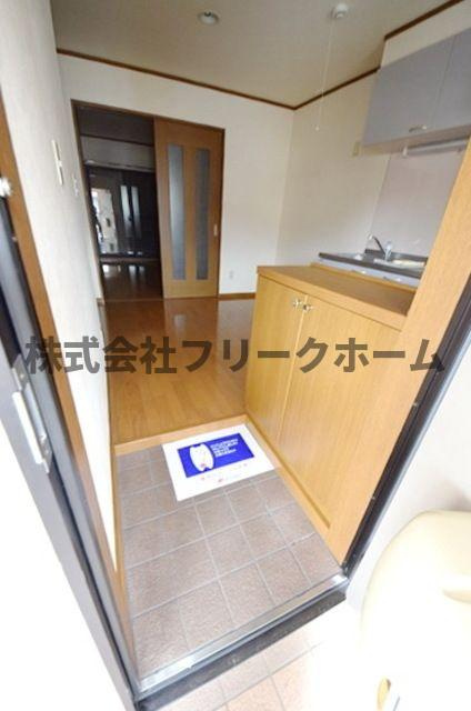 三鷹市井の頭１丁目のアパートの玄関