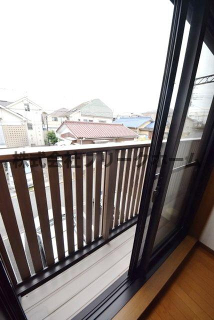 三鷹市井の頭１丁目のアパートのバルコニー