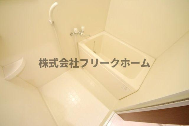 三鷹市井の頭１丁目のアパートの浴室