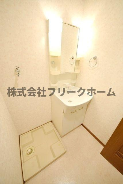 三鷹市井の頭１丁目のアパートの洗面所